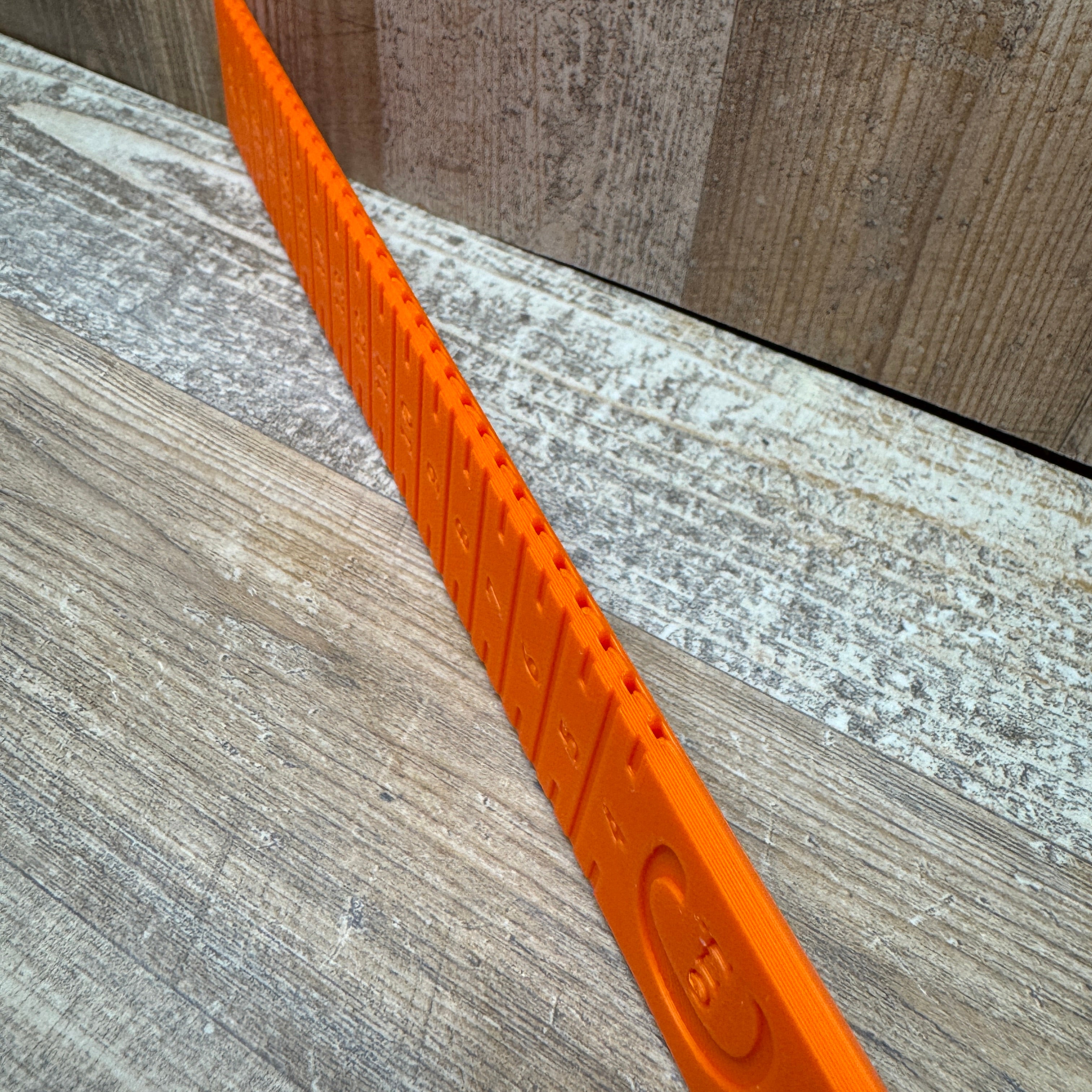 Töpferwerkzeug | Ton-Höhen-Lineal mit Töpfernadel-Einführung