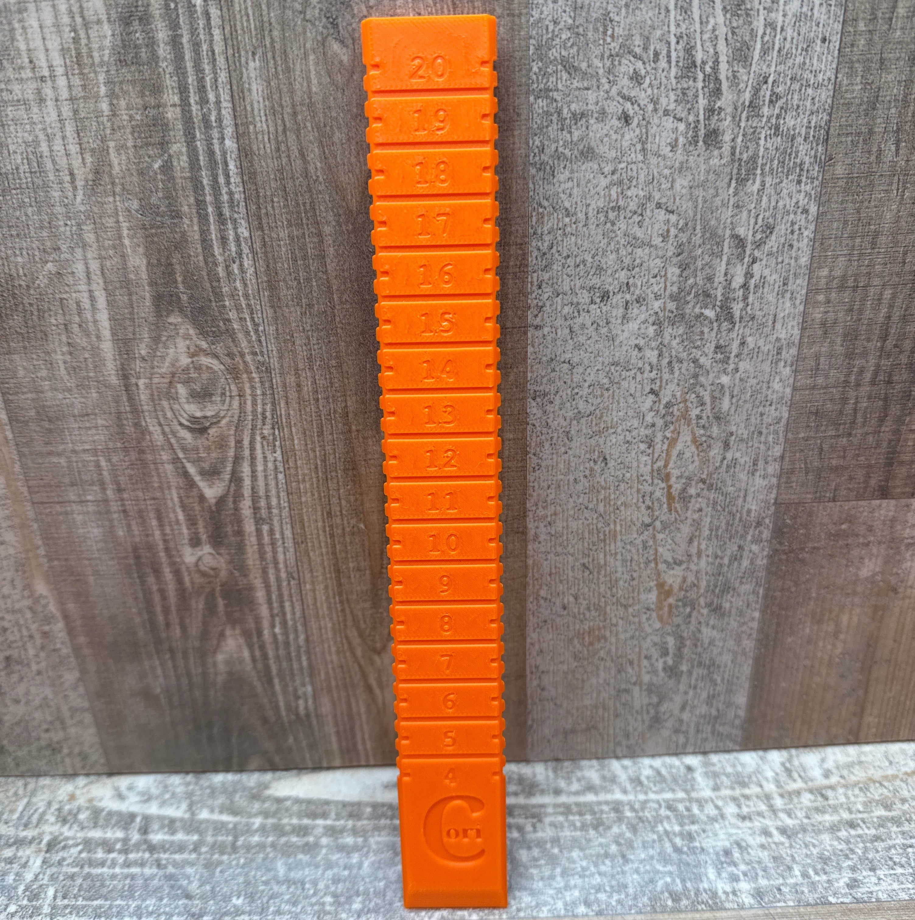 Töpferwerkzeug | Ton-Höhen-Lineal mit Töpfernadel-Einführung