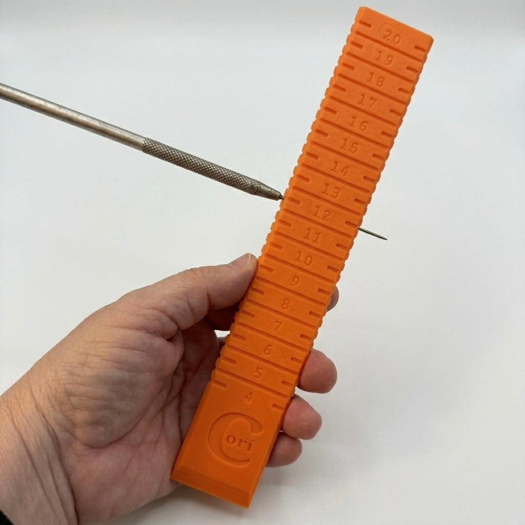 Töpferwerkzeug | Ton-Höhen-Lineal mit Töpfernadel-Einführung