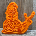 Gnome / Wichtel auf Schnecke