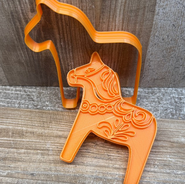 Dala-Pferd mit Muster & Konturenausstecher